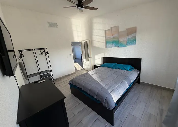 Condo 5- Pool, Near Beach & Malecon, Sleeps 8