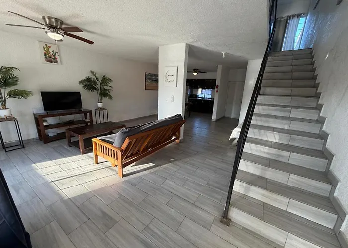 Condo 5- Pool, Near Beach & Malecon, Sleeps 8